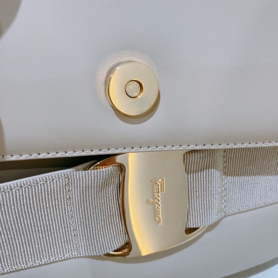 TK1977 菲拉格慕中古米白色斜挎包SALVATORE FERRAGAMO VINTAGE VARA SHOULDER BAG-19