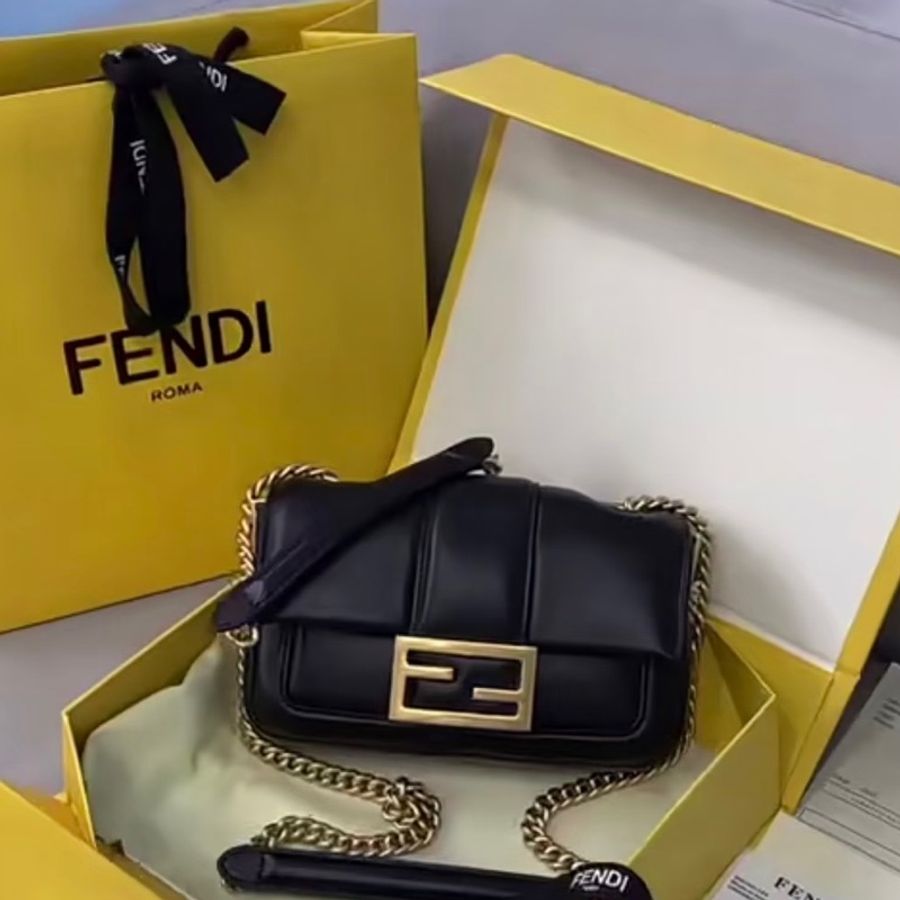 🍧🍧Fendi芬迪Baguette迷你黑金全皮法棍包 尺寸19×12-15