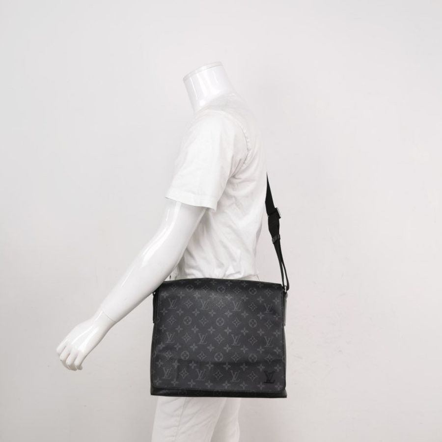 Louis Vuitton (LV)District牛皮Monogram印花翻 蓋郵差包斜背包單肩包-1