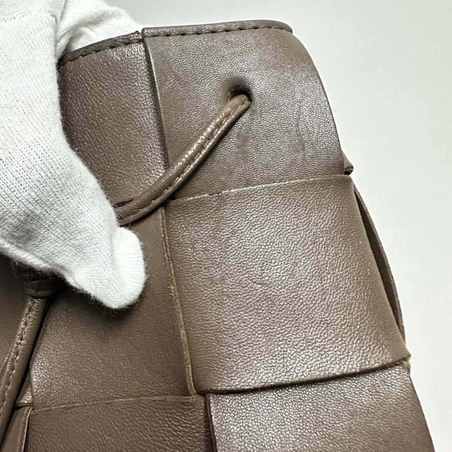 BOTTEGA VENETA Cassette 斜背水桶包-14