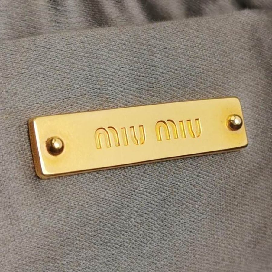 Miu Miu油蠟皮純色褶皺字母logo斜挎包單肩包-7