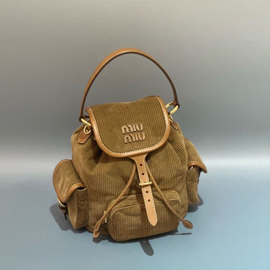 Miumiu 皮革刻字徽標 織物燈芯絨 抽繩後背包肉桂色 芯片款 23x26x12cm 99新配件肩帶 塵袋-5