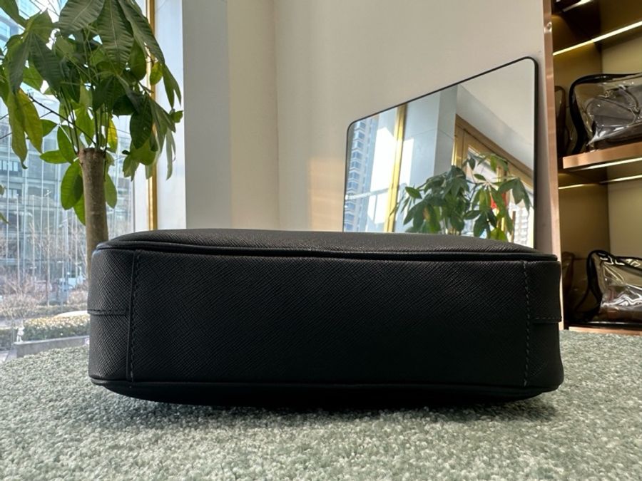 98新Prada 普拉達 男士斜挎包 郵差包 牛皮 無附件-4