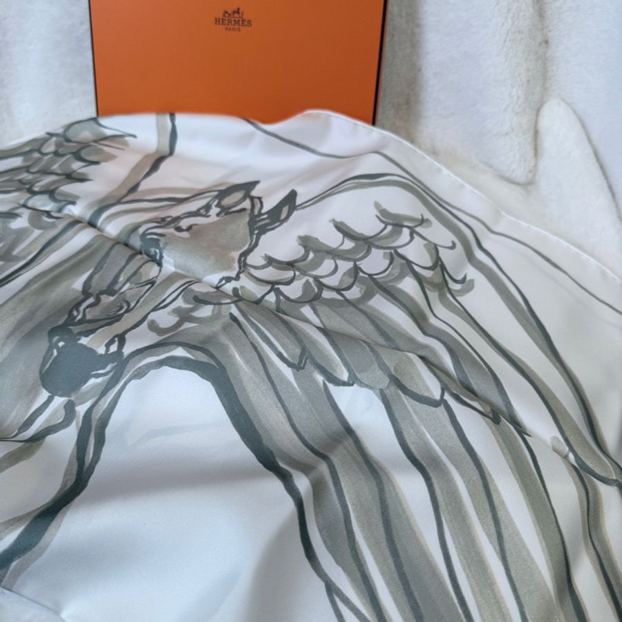 全新✨Hermes✨自由飛馬 Libre comme pegase 絲巾 90-1