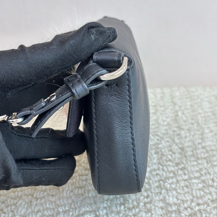FENDI 芬迪特別版Baguette 黑色 牛皮超迷你 毛絨腳腳-4