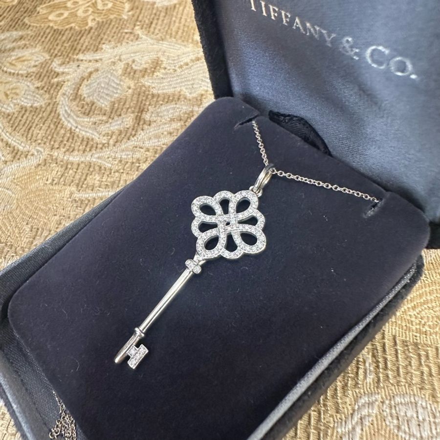 Tiffany 750白K金帶鑽結型鑰匙項鍊-2