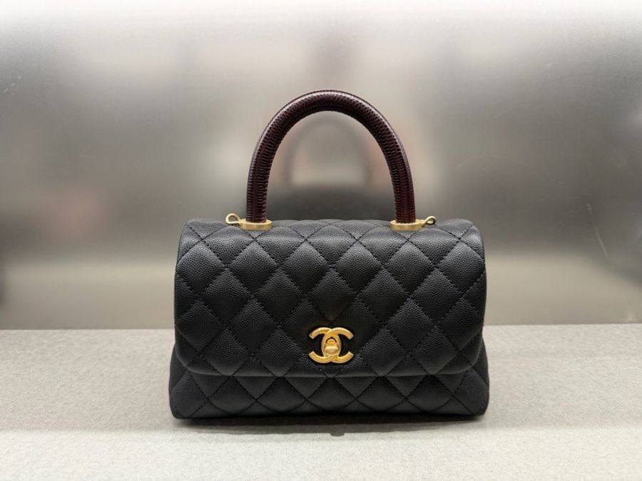 Chanel香奈兒Coco handle 憨豆 黑金紅蜥蜴手柄小號手提單肩斜挎包-0