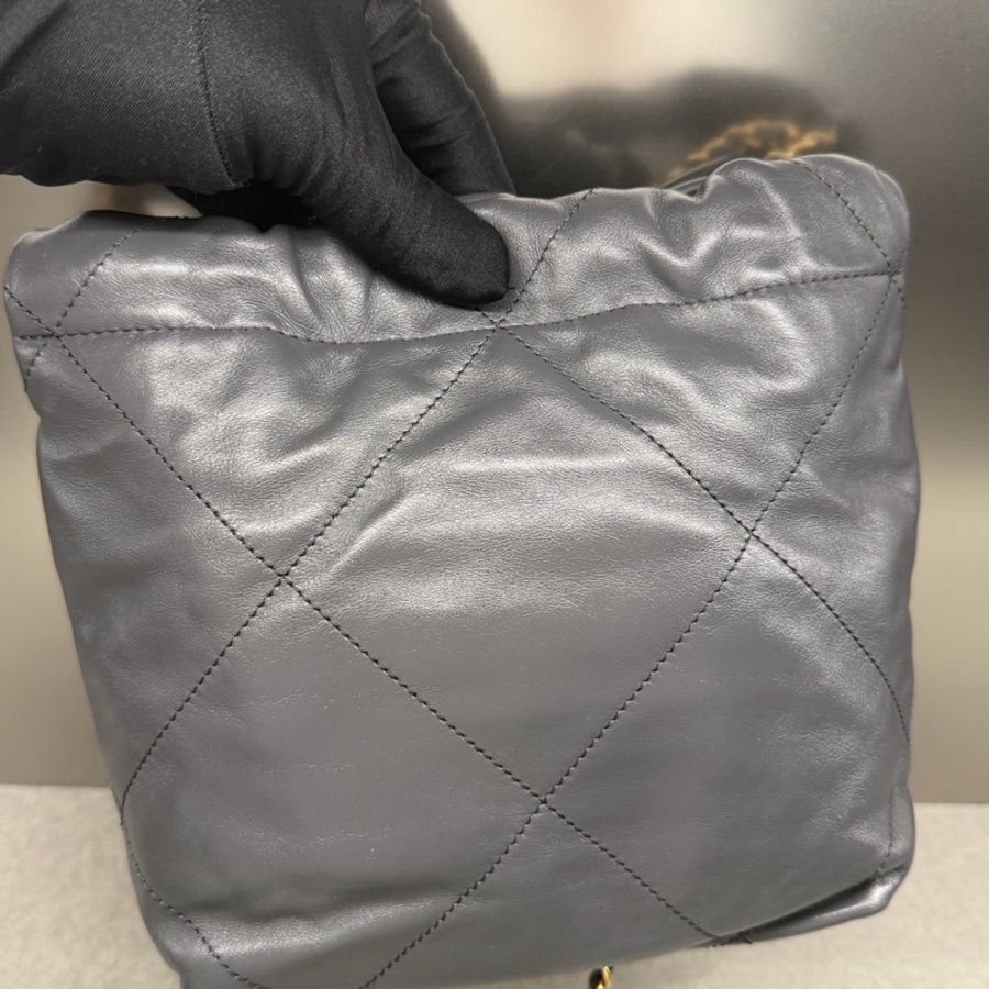 Chanel香奈兒 22 BAG mini牛皮 深灰色 金扣 單肩斜挎包 (23B)-9