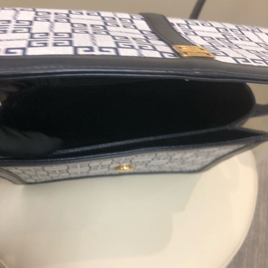 GIVENCHY 復古4G標誌圖案單肩包XA582-19
