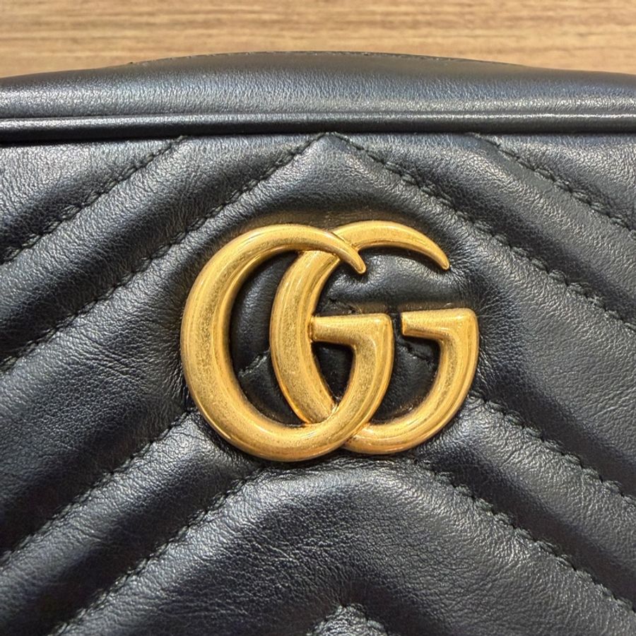 Gucci 黑色牛皮山形紋Marmon Mini霧金釦肩背相機包-6