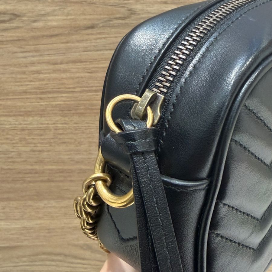 Gucci 黑色牛皮山形紋Marmon Mini霧金釦肩背相機包-7