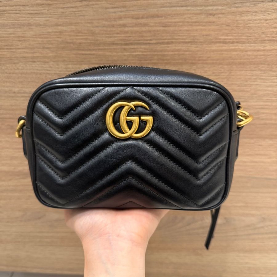 Gucci 黑色牛皮山形紋Marmon Mini霧金釦肩背相機包-8