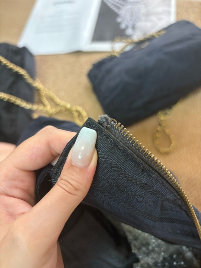🏷️ Prada 降落傘包-23