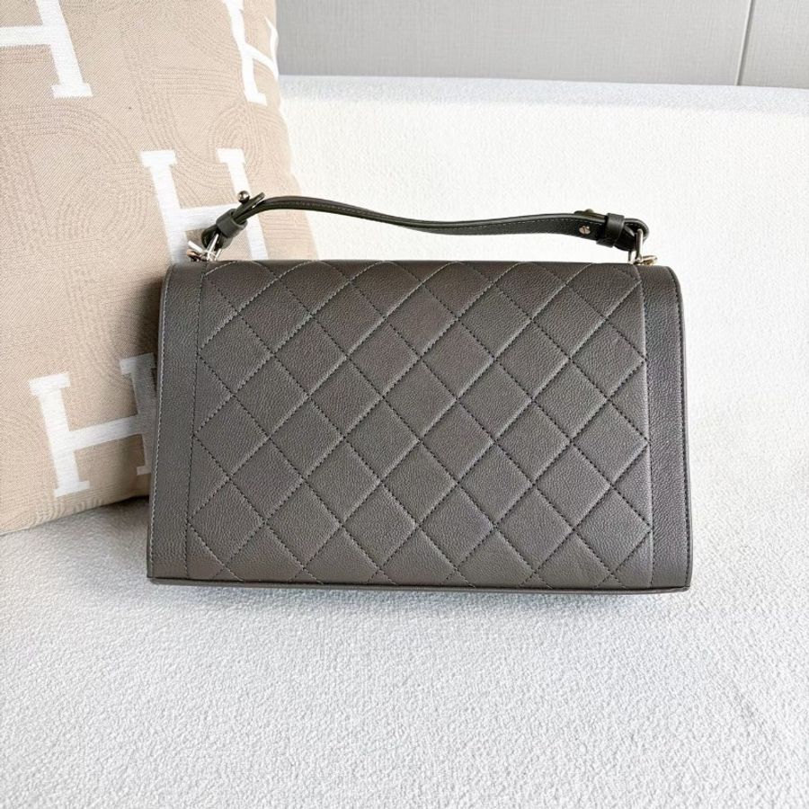Chanel handle郵差包 灰色 金扣 牛皮29*19*8 98新配件塵袋 保卡-7