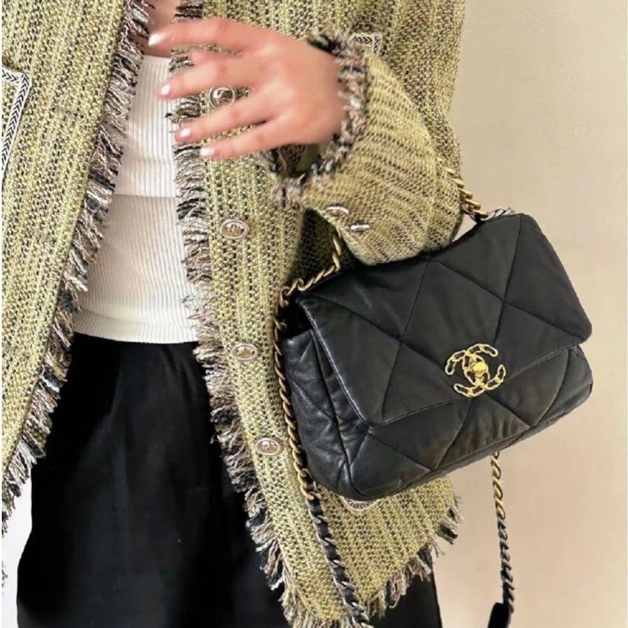 「JL精品代購」全新現貨 🆕CHANEL 19 Bag 菱格紋羊皮手提肩背包 26 黑金-2