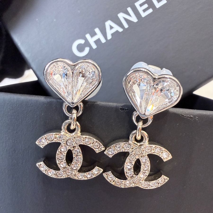 Chanel✨2023 愛心水晶垂掛耳環 夾式耳環-8