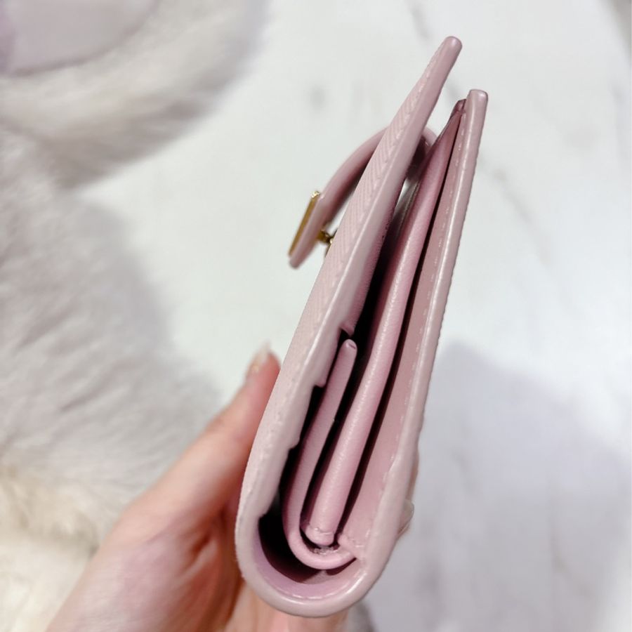 Prada 粉Saffiano皮革短夾-10