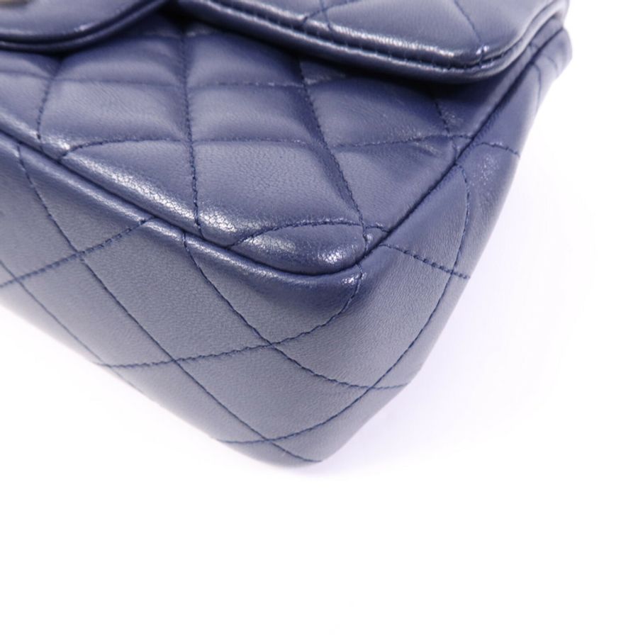 CHANEL 羊皮皮革Mini Classic 20銀扣鏈帶肩背袋-10