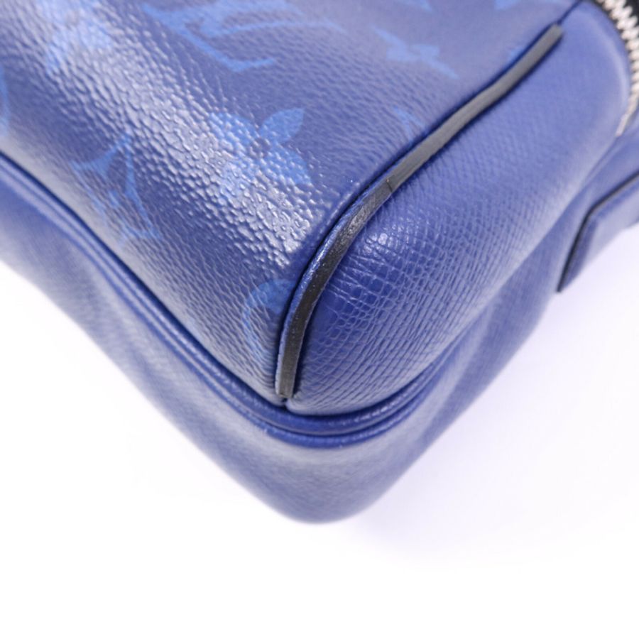 LOUIS VUITTON Taiga/Monogram Outdoor Messenger銀扣肩背袋-9