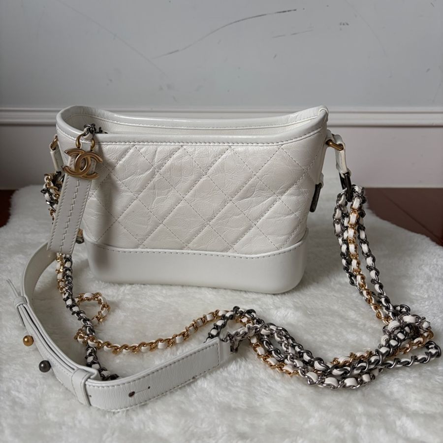 【專櫃正品】Chanel 香奈兒 Gabrielle Hobo 流浪包(小號/全白/金銀三色鍊)附購證-5