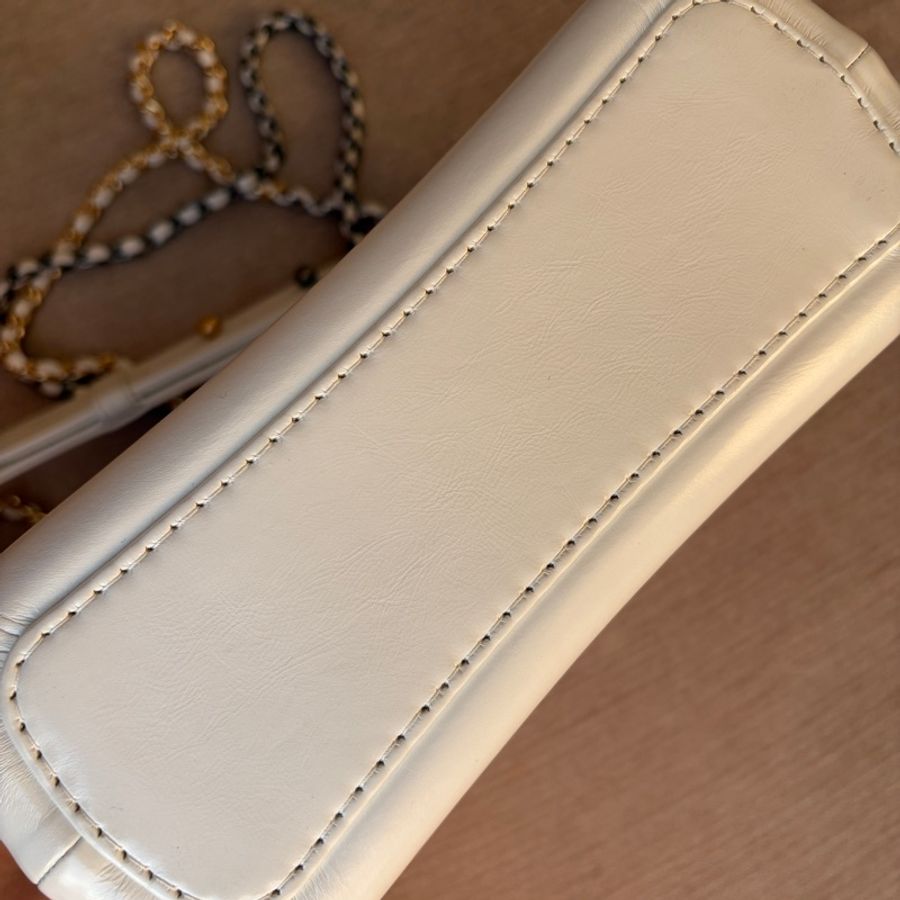 【專櫃正品】Chanel 香奈兒 Gabrielle Hobo 流浪包(小號/全白/金銀三色鍊)附購證-19