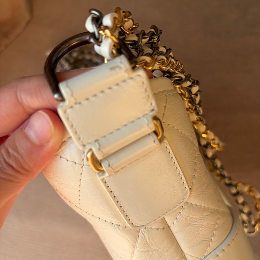【專櫃正品】Chanel 香奈兒 Gabrielle Hobo 流浪包(小號/全白/金銀三色鍊)附購證-31