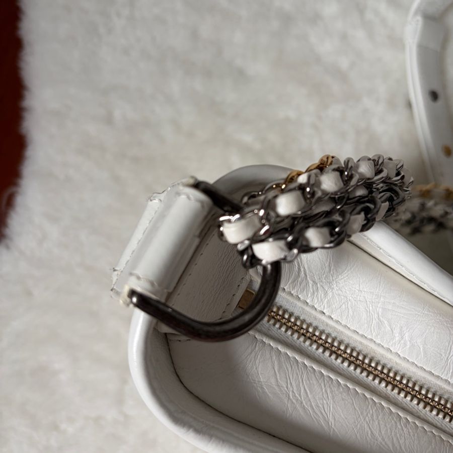 【專櫃正品】Chanel 香奈兒 Gabrielle Hobo 流浪包(小號/全白/金銀三色鍊)附購證-38