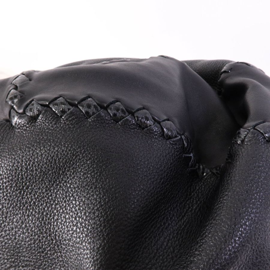 BOTTEGA VENETA 牛皮皮革Cushion Bag銀扣手挽袋-11