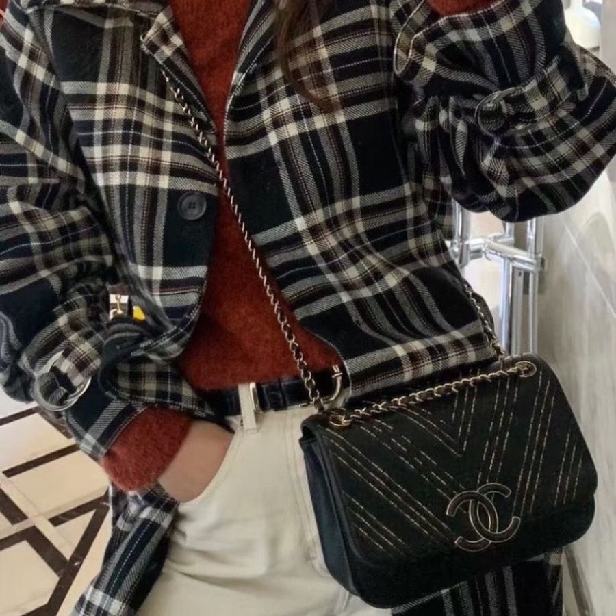 Chanel古巴系列V紋刺繡郵差包黑色 金扣 牛皮19*14*6.5  9新 配件塵袋 保卡-1