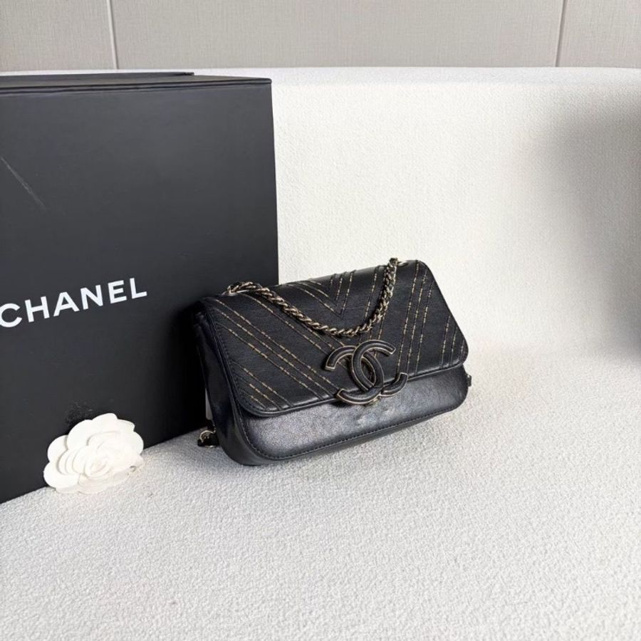 Chanel古巴系列V紋刺繡郵差包黑色 金扣 牛皮19*14*6.5  9新 配件塵袋 保卡-5