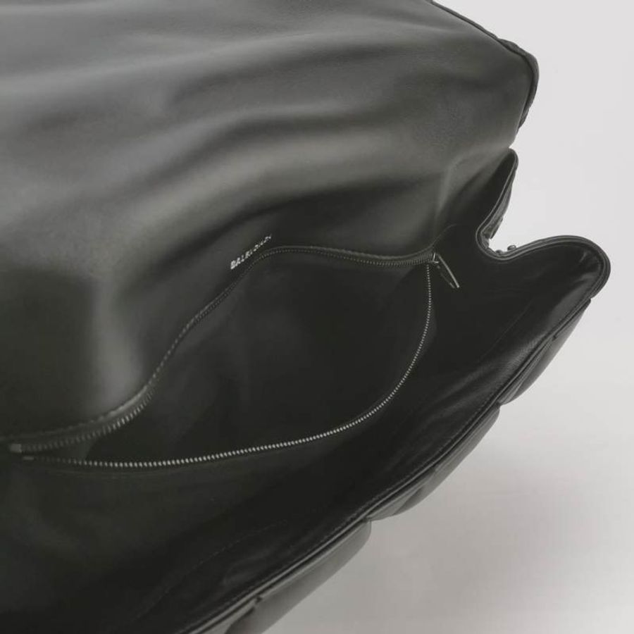Balenciaga牛皮純色菱格絎縫B扣飾手拿包-5