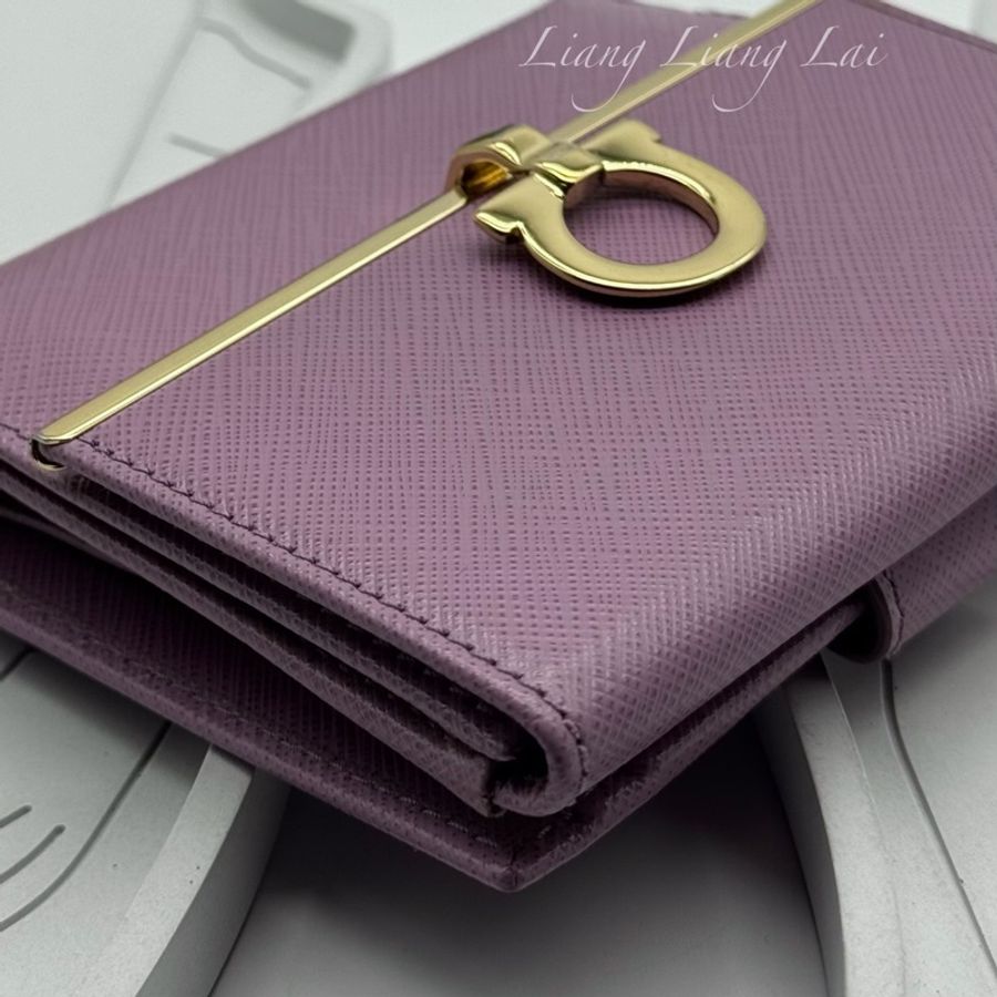 Salvatore Ferragamo Gancini 扣式粉紫色短夾-28