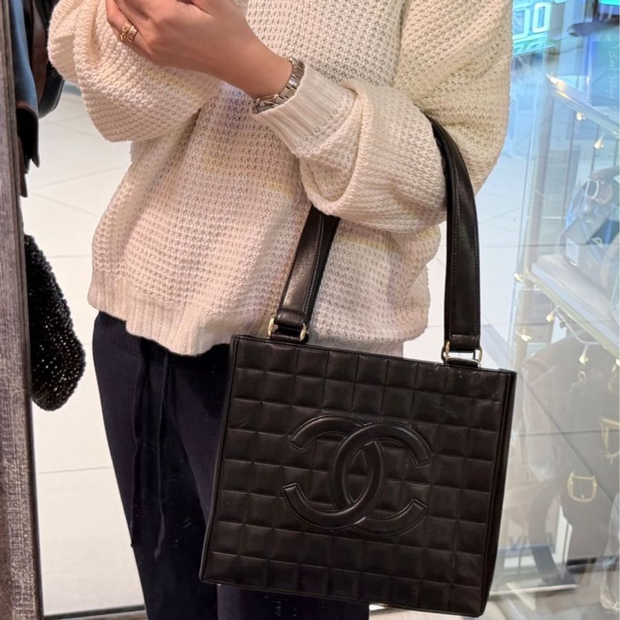 香奈兒包 黑色包 冰格金扣 托特包包 黑色皮革 托特包 包包 皮革包 二手 古董包 古董 中古包 二手 vintage chanel black chocolate bar shoulder bag-9