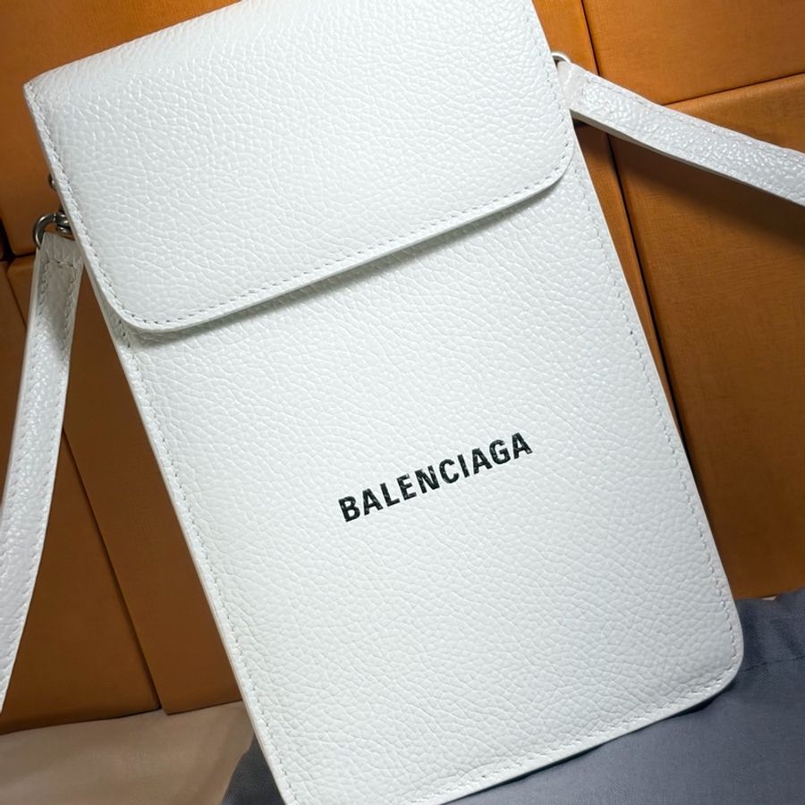 ‼️全台最甜 近新閒置 Balenciaga 巴黎世家 黑白翻蓋手機包 肩背/斜背包-3