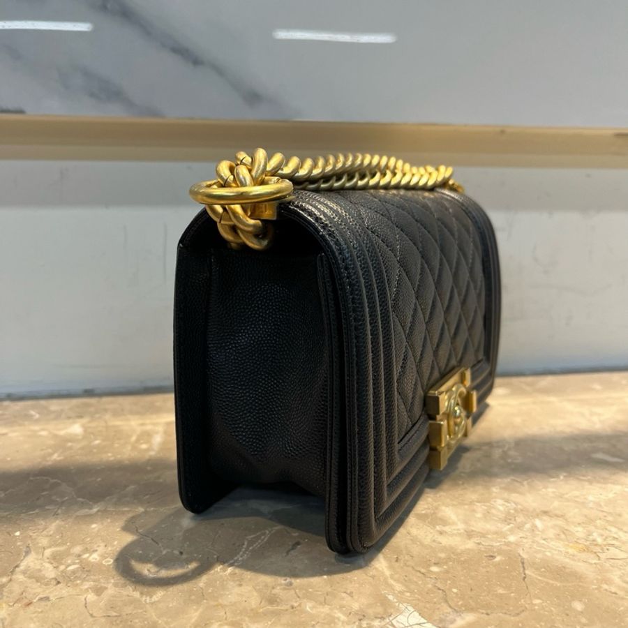 Chanel  香奈兒  leboy黑金小號 小牛皮單肩斜挎包   20*12*7    配件：票、卡-1