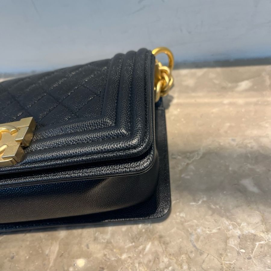 Chanel  香奈兒  leboy黑金小號 小牛皮單肩斜挎包   20*12*7    配件：票、卡-6