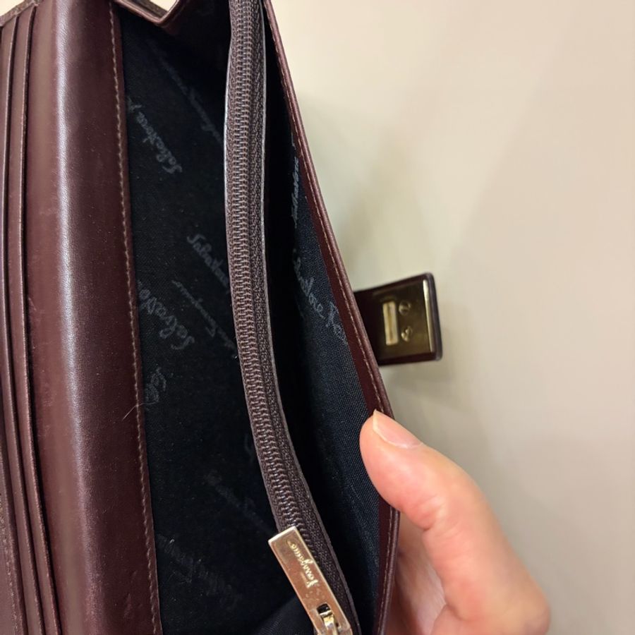 Ferragamo 滿版Logo壓紋長夾-4