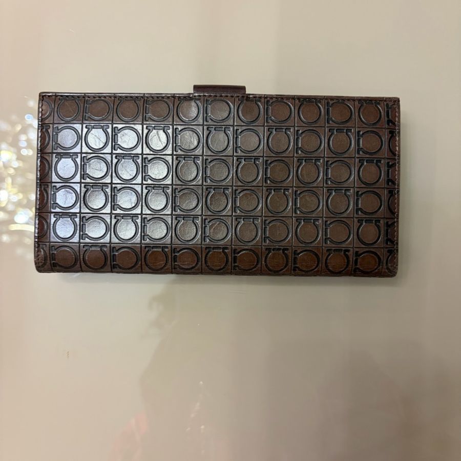 Ferragamo 滿版Logo壓紋長夾-7