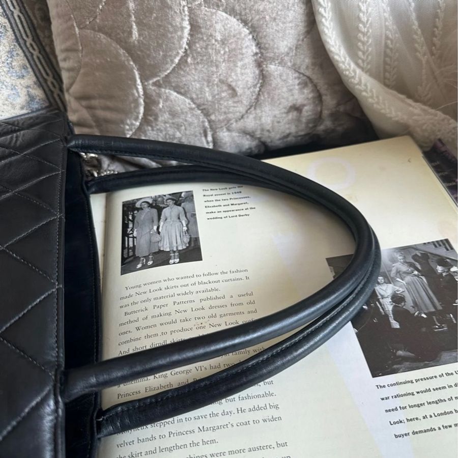香奈兒 黑色 皮革 金幣包 絕版 古董 希爾頓包 黑銀 托特包 中古 包包 手袋 vintage chanel bag-14
