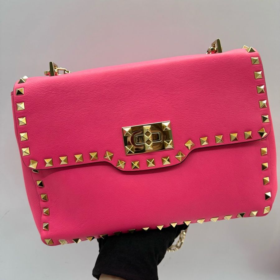 VALENTINO 范倫鐵諾 螢光粉牛皮鏈條肩背斜背包 ROCKSTUDS-0