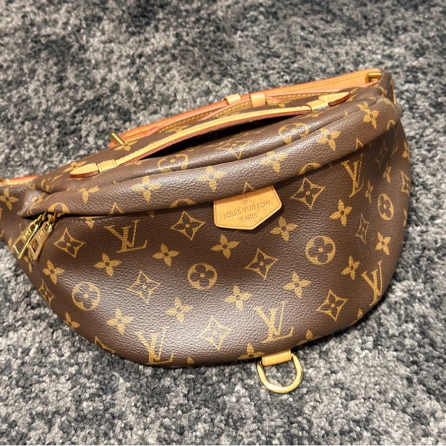 LV M43644 Bumbag 老花字紋金扣拉鍊腰包斜背包胸口包 RZ6157-10