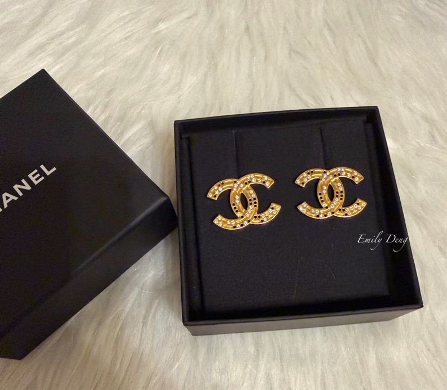Chanel 半鏤空鑲嵌水鑽耳環-0