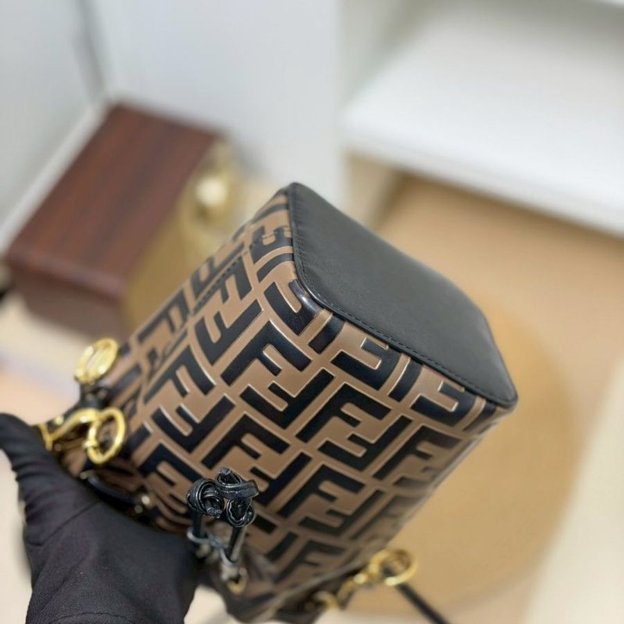 (稀有補貨!每次上架就秒售🥰)🏷Fendi 芬迪.Mon Tresor 老花水桶包-4