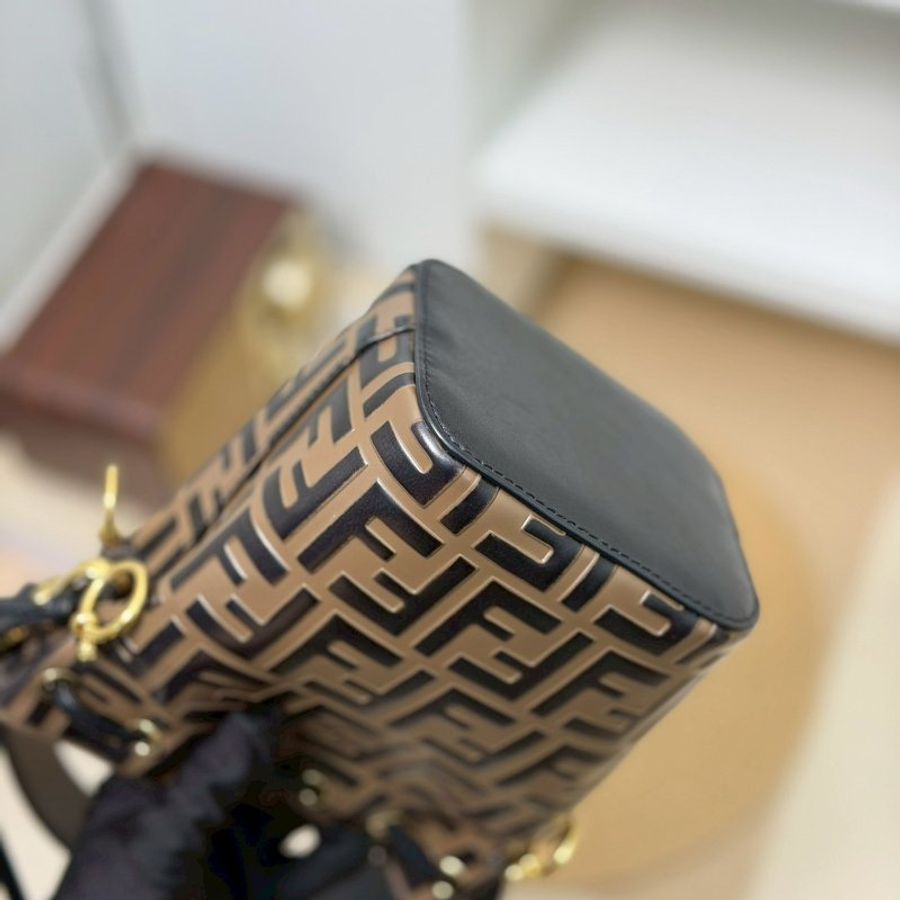 (稀有補貨!每次上架就秒售🥰)🏷Fendi 芬迪.Mon Tresor 老花水桶包-6