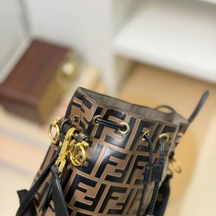 (稀有補貨!每次上架就秒售🥰)🏷Fendi 芬迪.Mon Tresor 老花水桶包-8
