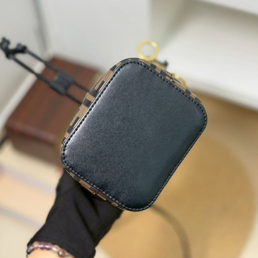 (稀有補貨!每次上架就秒售🥰)🏷Fendi 芬迪.Mon Tresor 老花水桶包-12