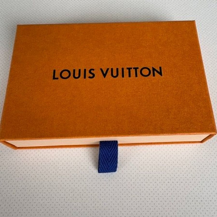 Louis Vuitton 黑色壓紋 Logo 卡片夾、名片夾-11