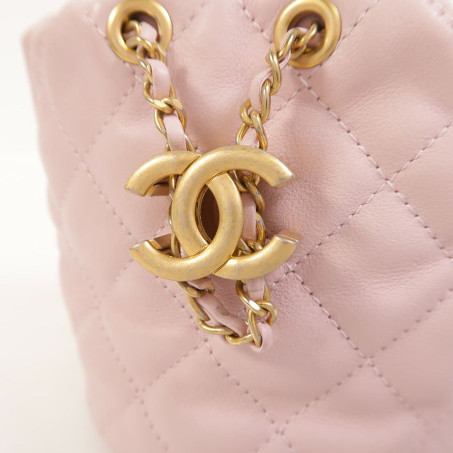 CHANEL 羊皮皮革Mini About Pearls金扣肩背袋-13