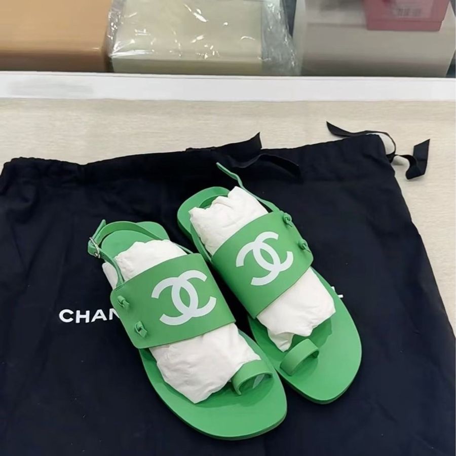 閒置新未使用Chanel 香奈兒  綠色雙C 大logo涼鞋 35.5碼-1