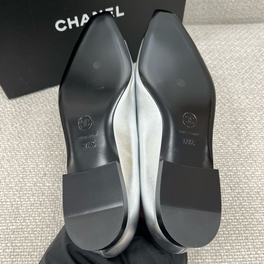 37.5碼全新CHANEL香奈兒 皮革 方頭搭扣 平跟 瑪麗珍鞋 女款 銀色-6